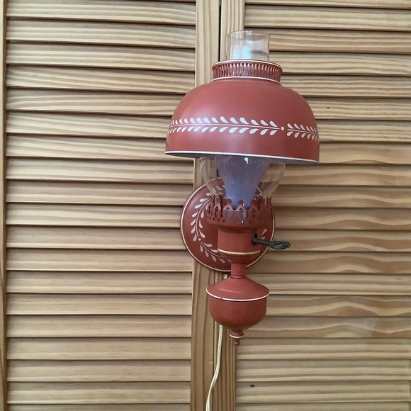 Vintage Underwriters Lab.  Metal Toleware  Wall Mount Sconce  - Plug In Lamp - Picture 2 of 16